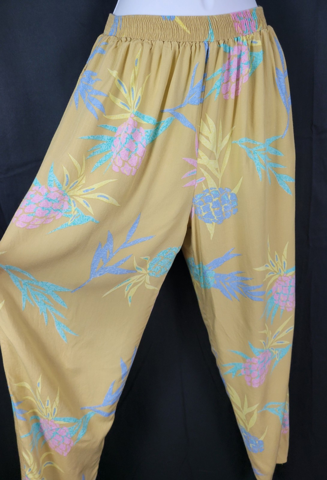 Vintage Maui Connection Tan Hawaiian Pants w Pastel Leaves Size Large