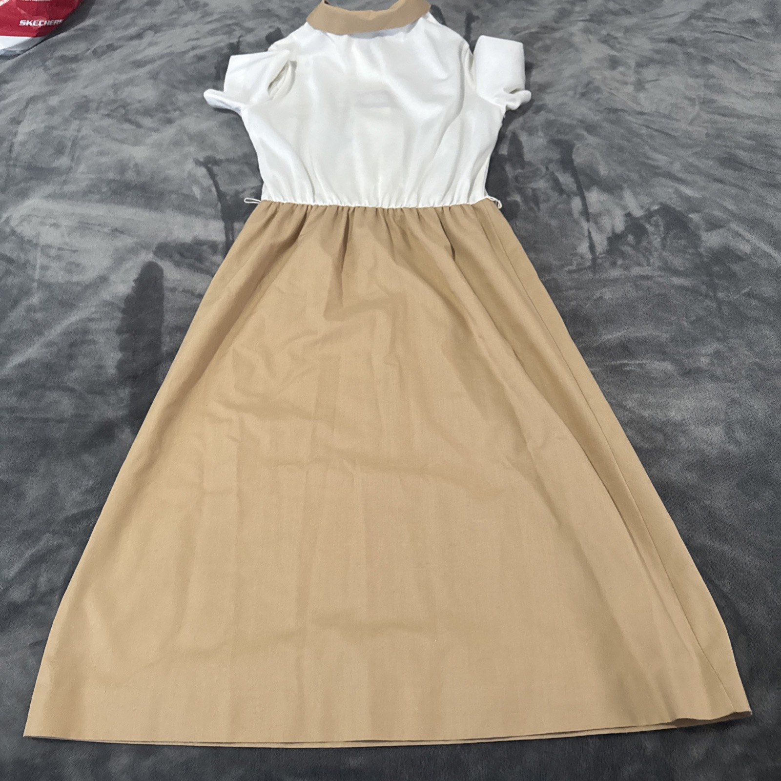 VTG „The Sportsdress” By Sears, Tan, White Size Is Smaller. See Measurements.