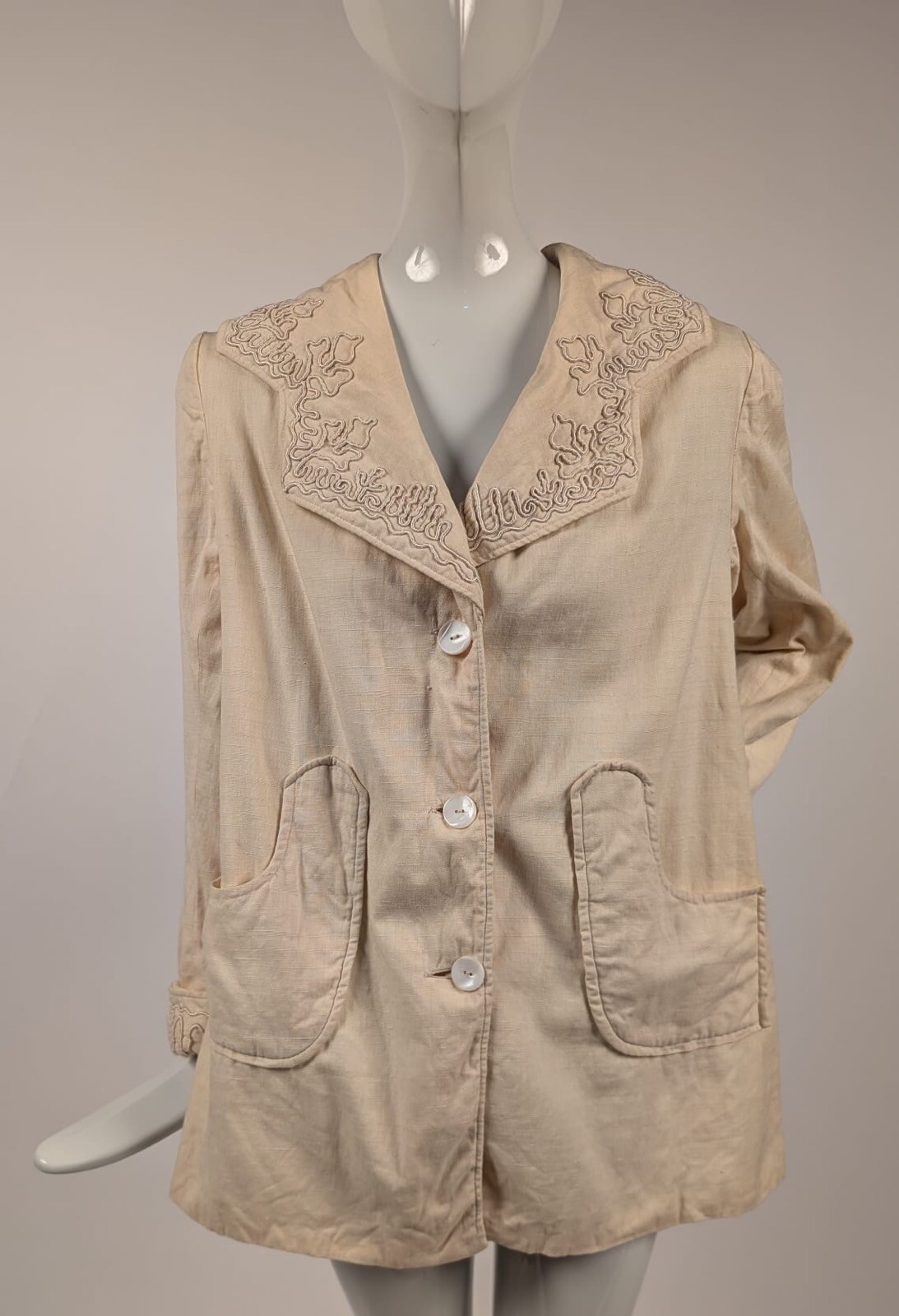 EDWARDIAN CREME COTTON JACKET W SOUTACHE DETAILING + LARGE BELT LOOP POCKETS