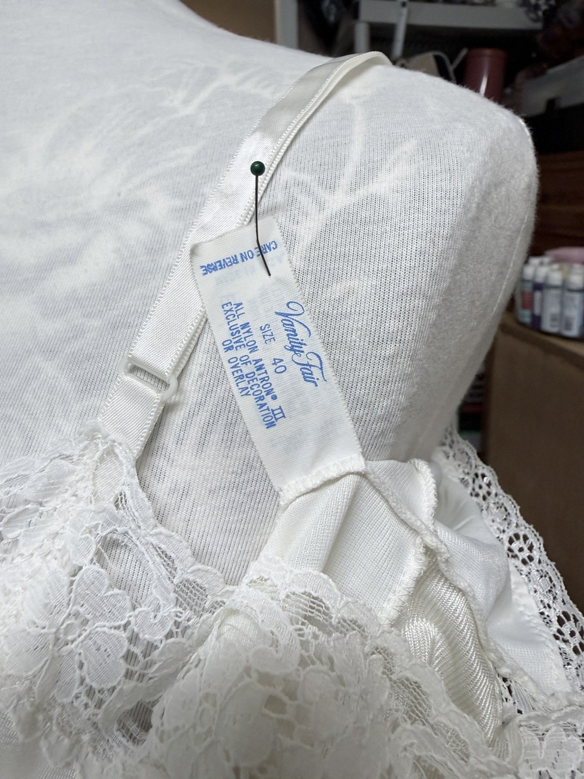 VINTAGE Vanity Fair Lace Night Gown slip Dress Lace Size 40 EUC