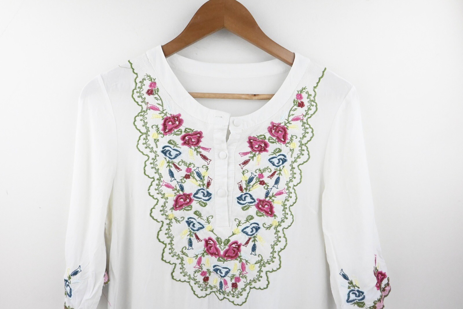 Vintage bohemian embroidered 3/4 sleeve sleeve blouse in white size M/UK10