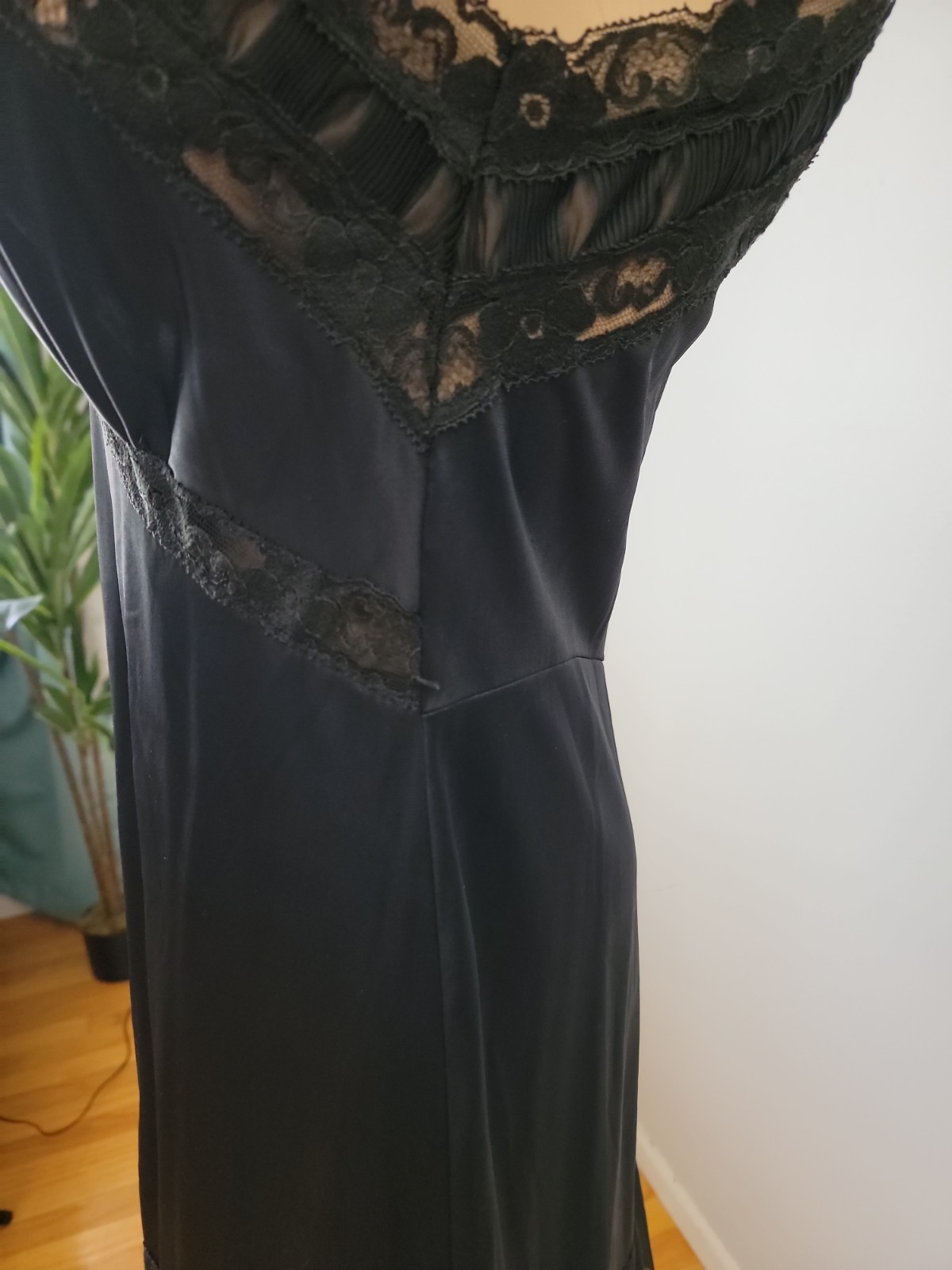 Vintage Sears All Nylon Black Full Slip Pleated/Lace Detail Size 36 Average