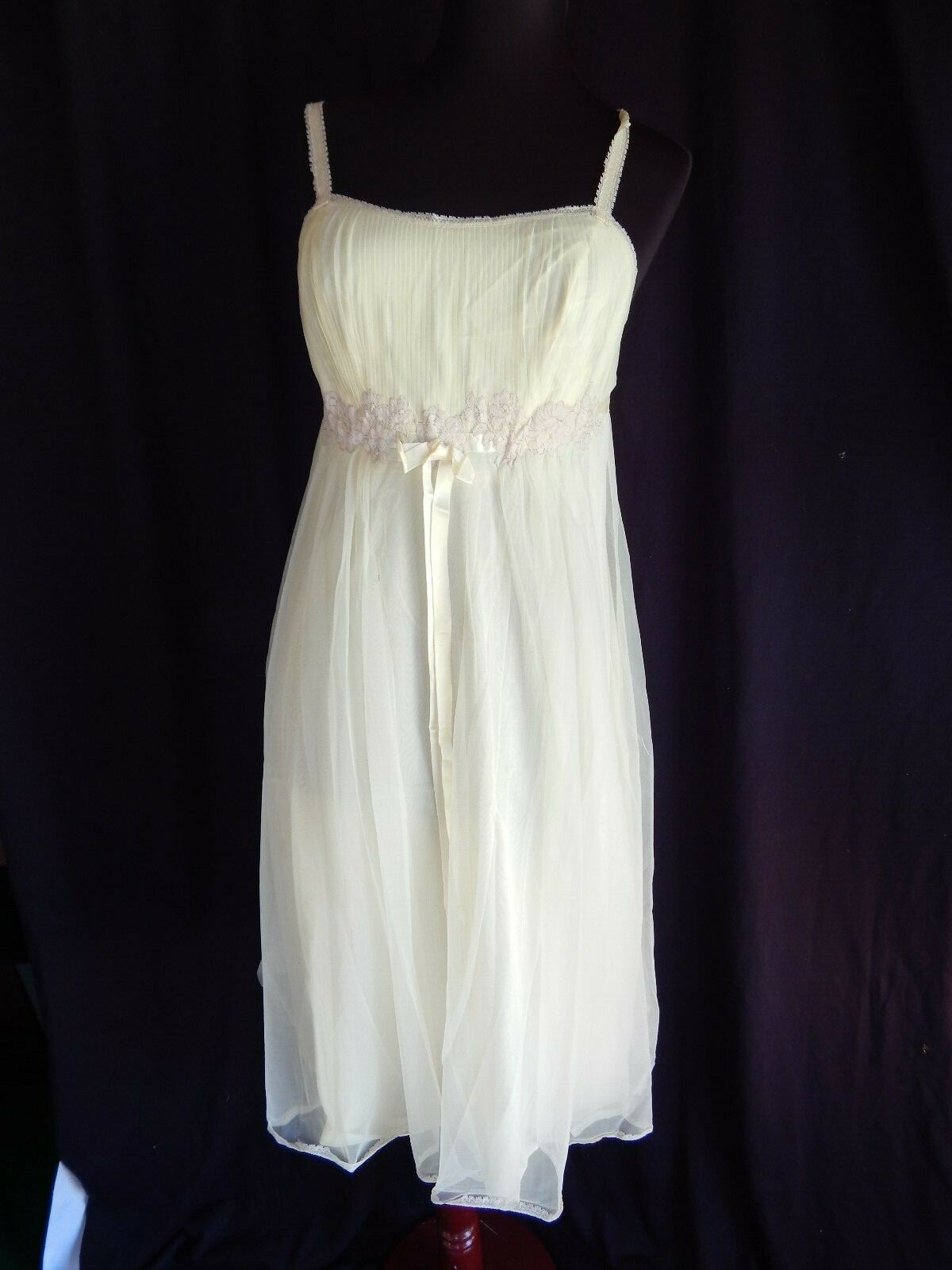 Yellow Vintage Van Raalte waltz gown, SZ 34, Nylon, empire waist/lace trim