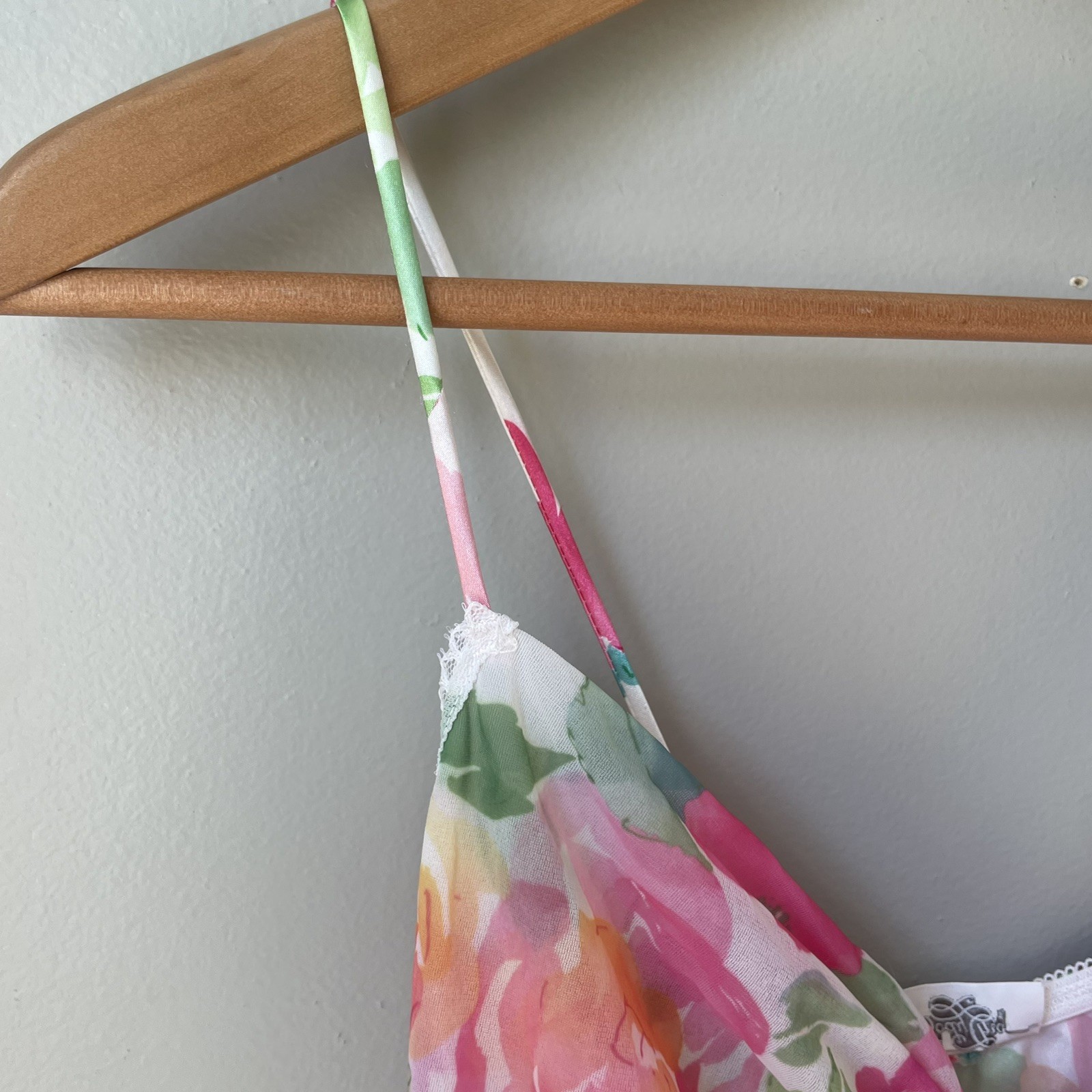 Vintage Body Chic Lingerie Womens Size Medium Floral Bow Made In USA