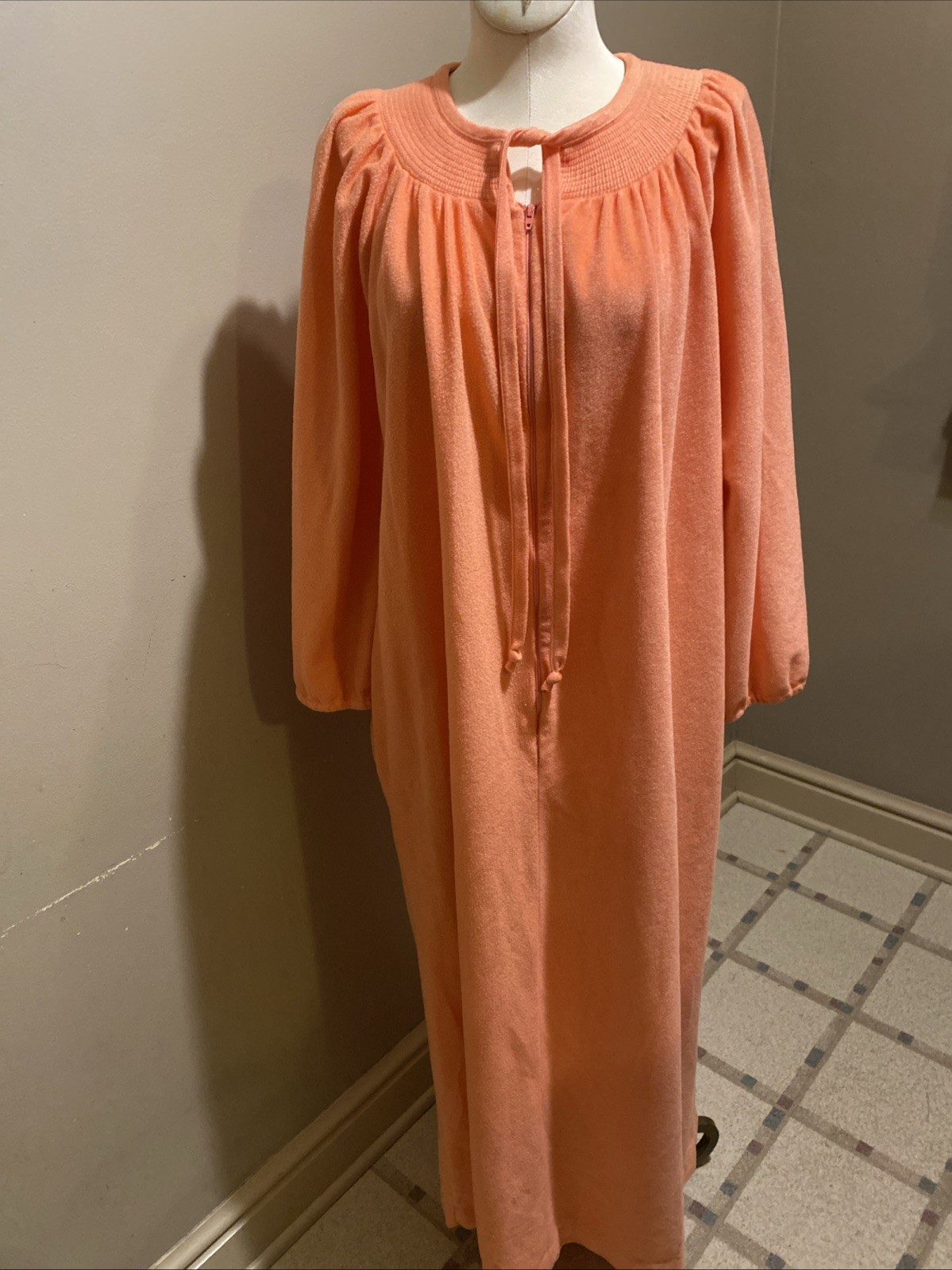 Vtg. Unbranded Nightgown Duster House Dress Granny Core Size Large Orange Peachy