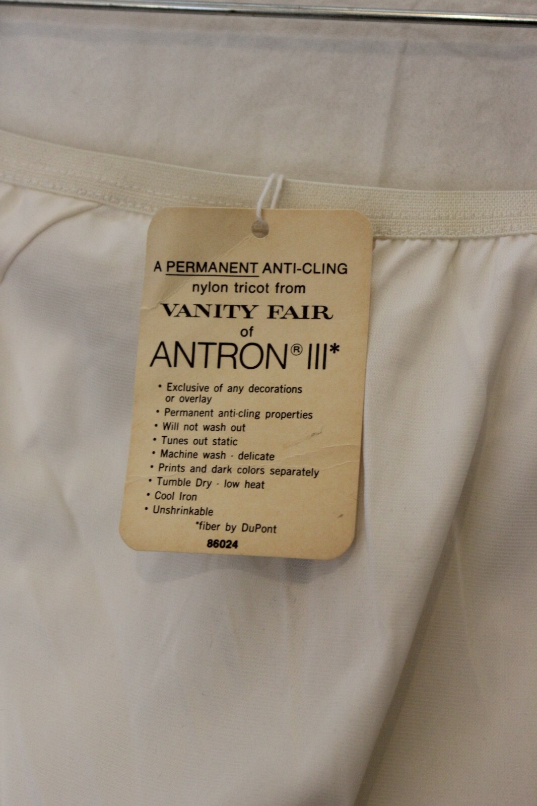 Vanity Fair Vintage Anti-Cling Nylon Tricot Slip Women’s Size M NWT
