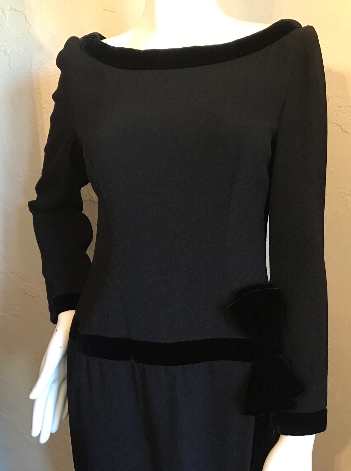 VINTAGE 1980’s VALENTINO NIGHT Black Crepe & Velvet Cocktail Evening Dress 6