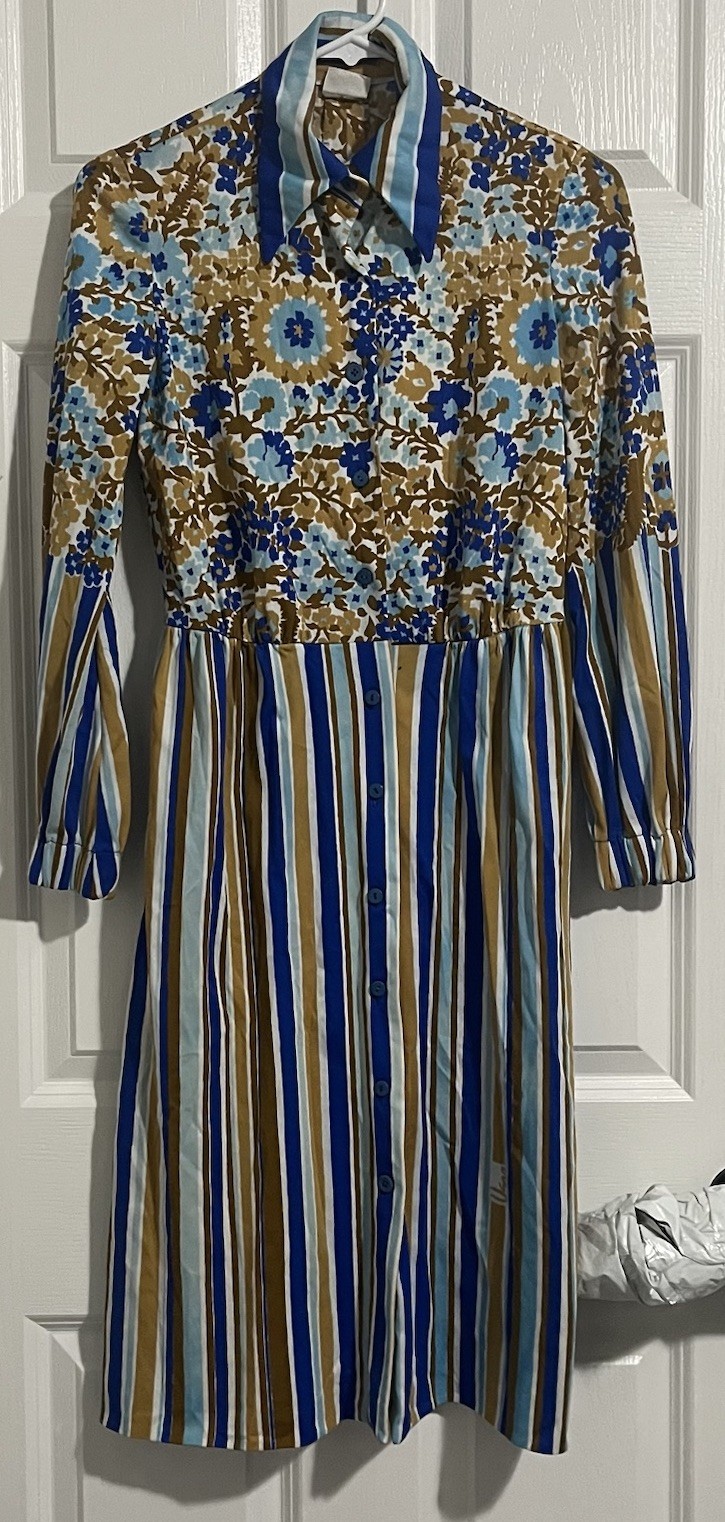 Vintage 1970s? VERA NEUMANN Dress Size Small/Med? Blue White Midi Polyester