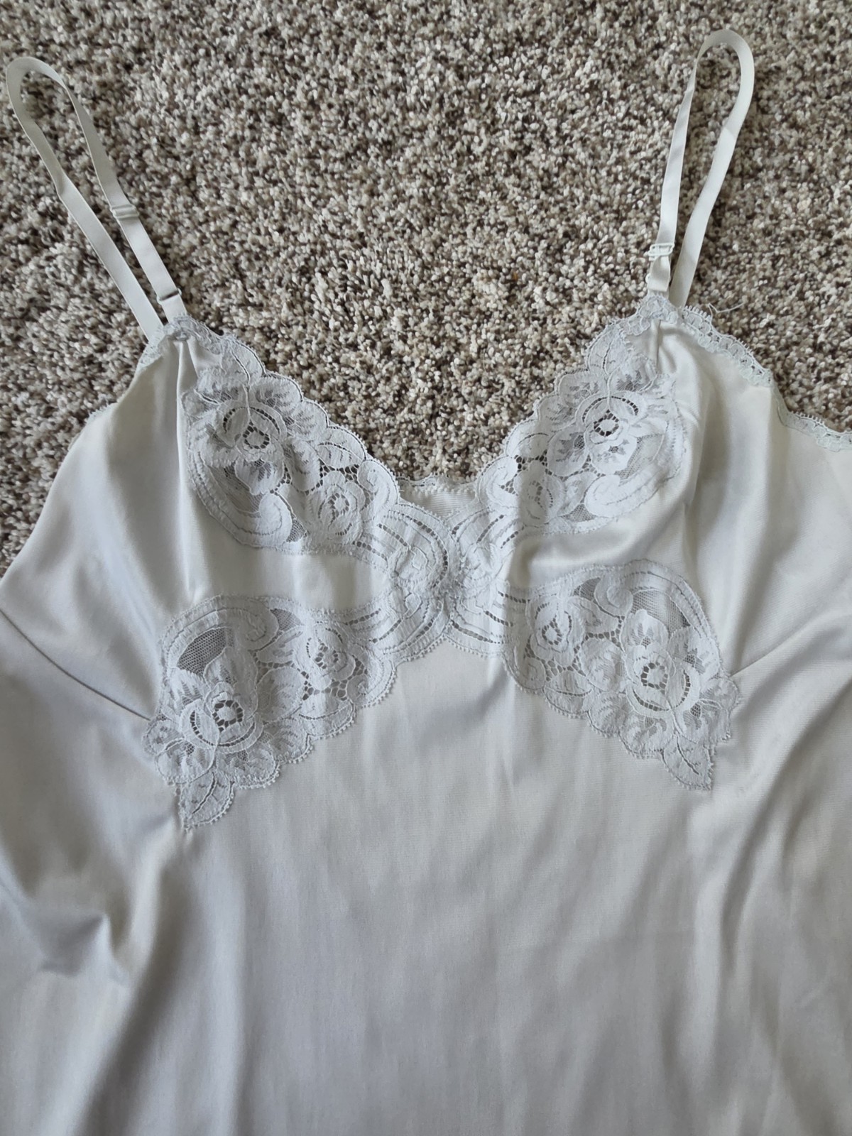 Vintage Vanity Fair Size 40 L Full Slip Dress Light Silver Gray Pink Lace Antron
