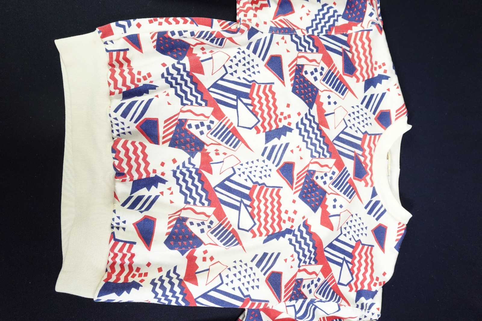 NIKE Vintage 1987 Women’s Geometric Print Fleece Crew Sweatshirt Angela Snow