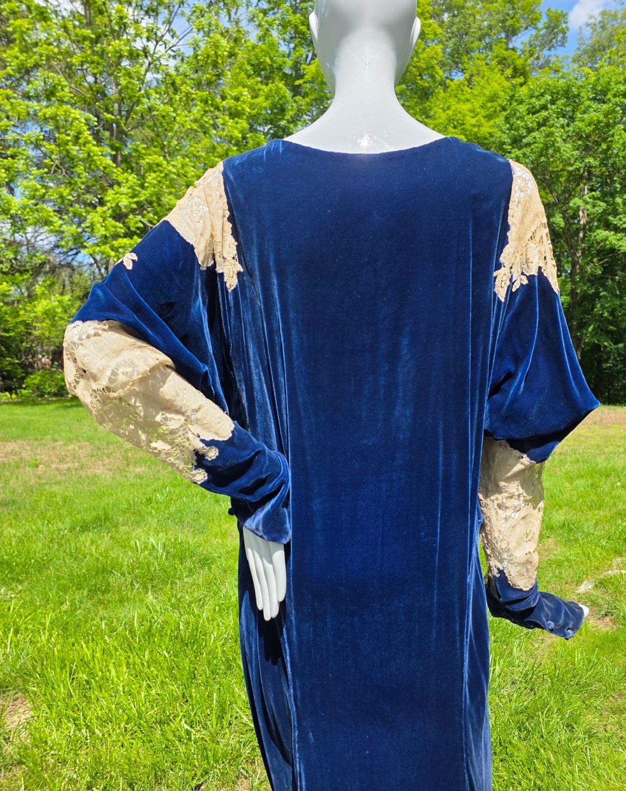 LATE 1920’S SAPPHIRE BLUE SILK VELVET DRESS W WHITE LACE INSERT PUFF SLEEVES