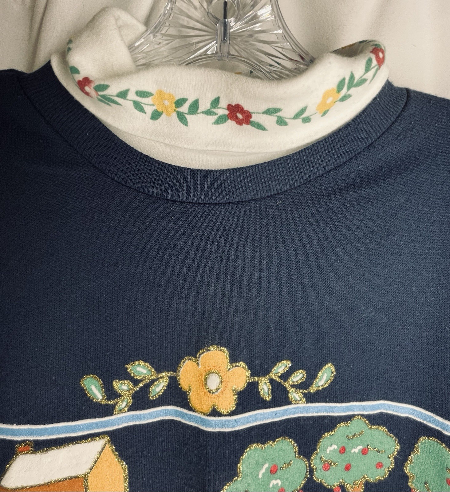 Sweatshirt ACT lll Size Medium Turtleneck Barn Scene On Vinyl Dark Blue
