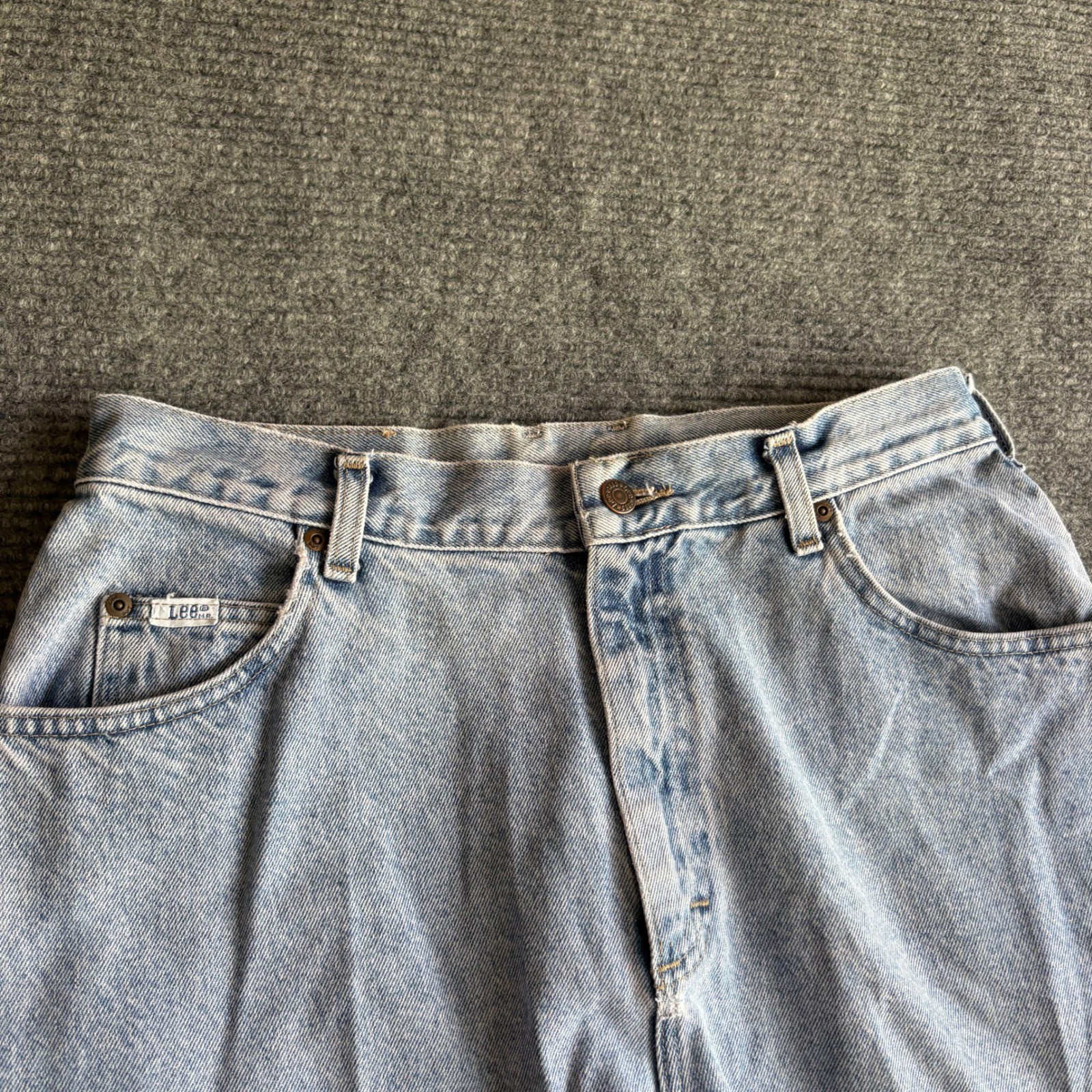 Lee Vintage 90s High Rise Relaxed Tapered Leg Light Wash Blue Denim Jeans
