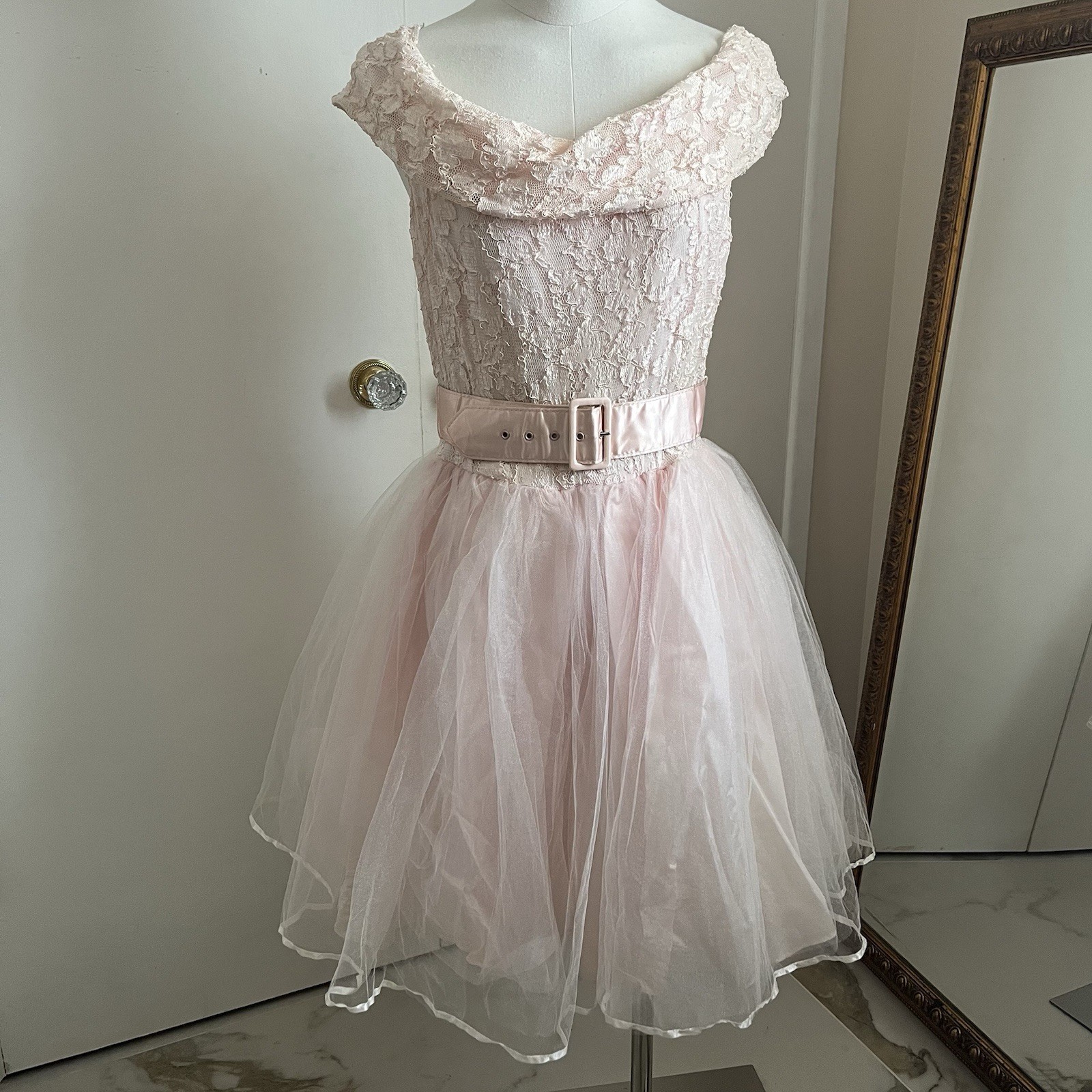 Vintage Women’s Pink Lace and Tulle Dress Size M