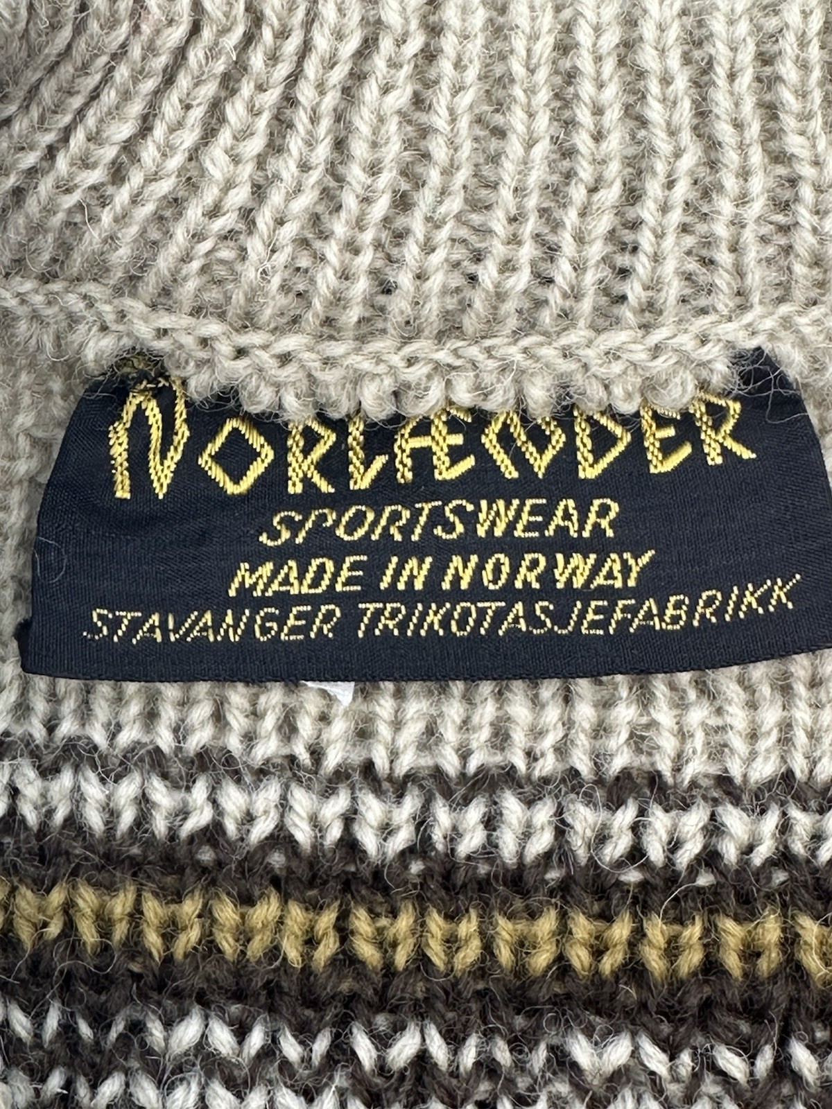 VTG Norlaender Women’s 100% Wool Nordic Fair Isle Button Cardigan Sweater L READ