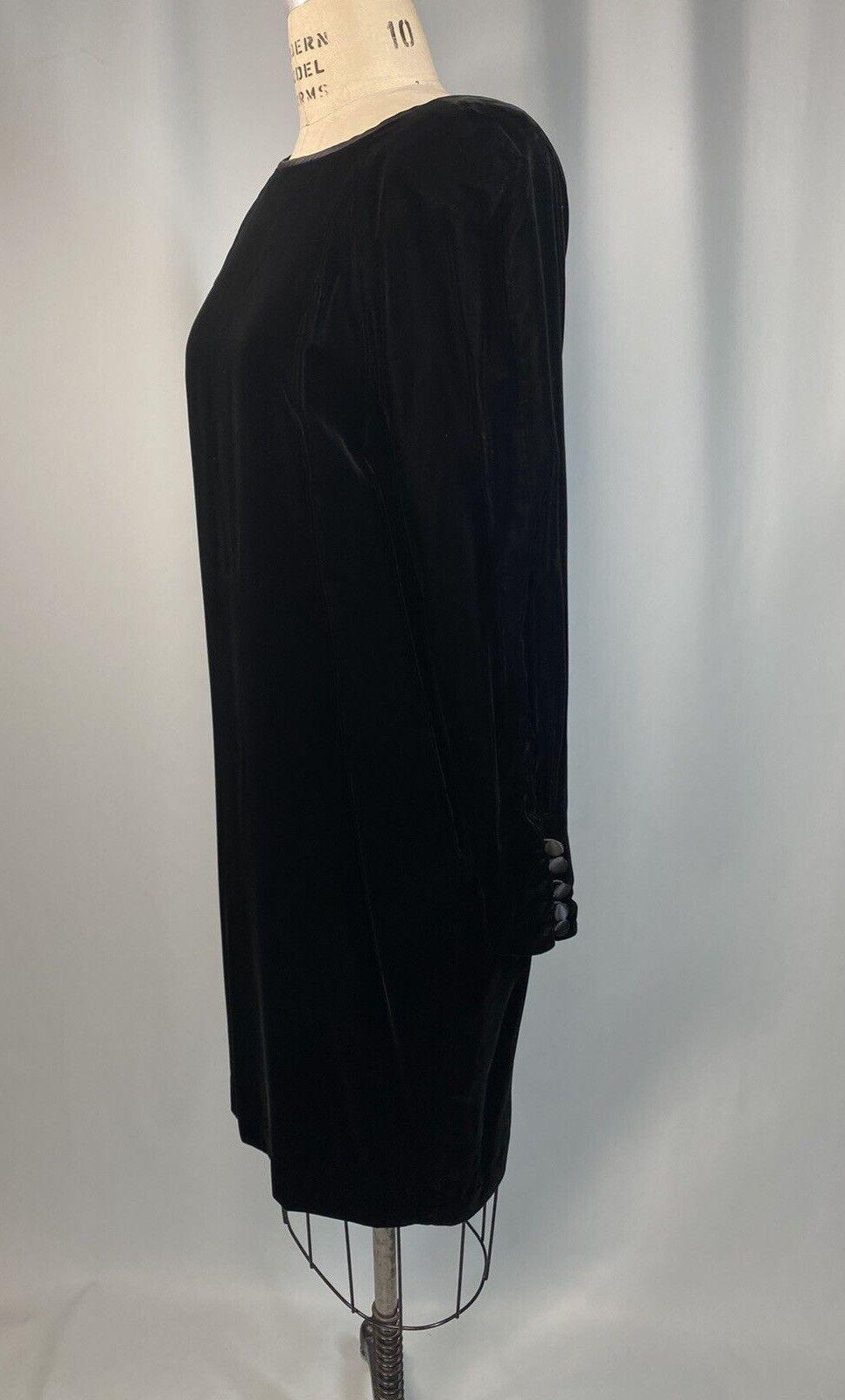 Vintage Dress SIZE MEDIUM 10 black velvet sheath JONES NEW YORK 80s 90s RAYON