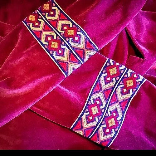 VTG 60s Fitted Velveteen Blouse Embroidered Ribbon Inset Sleeves Dagger Collar S