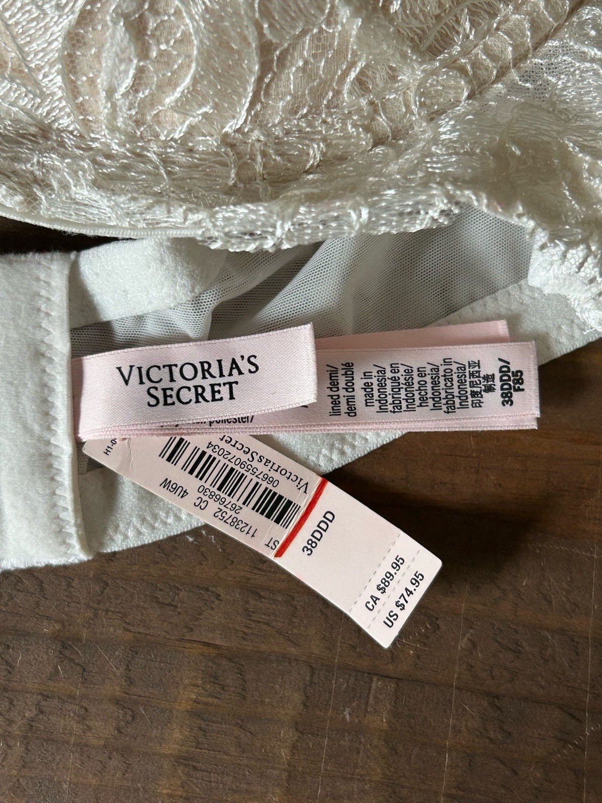Victoria’s Secret Lightly Lined Bra Size 38DDD NWT Romantic