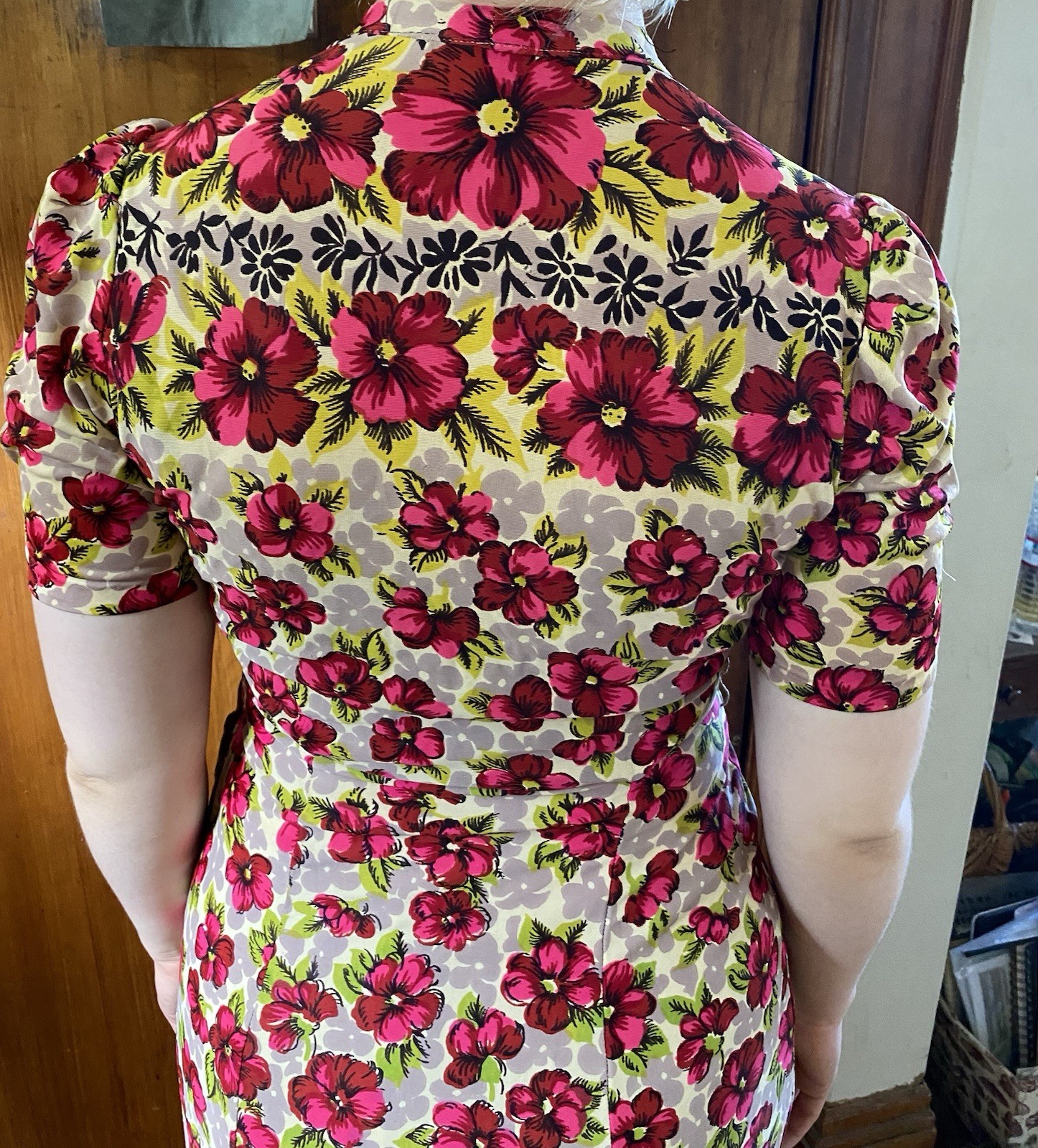 Vintage 1940s Floral Rayon Day Dress Great Pattern Medium