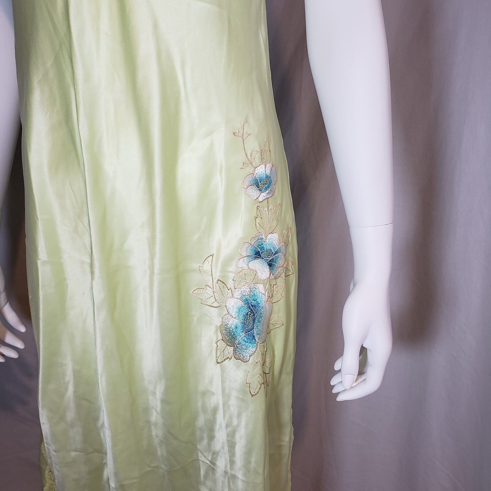 Victoria’s Secret Silk Satin Nightgown Slip Medium Pale Green Embroidered Floral
