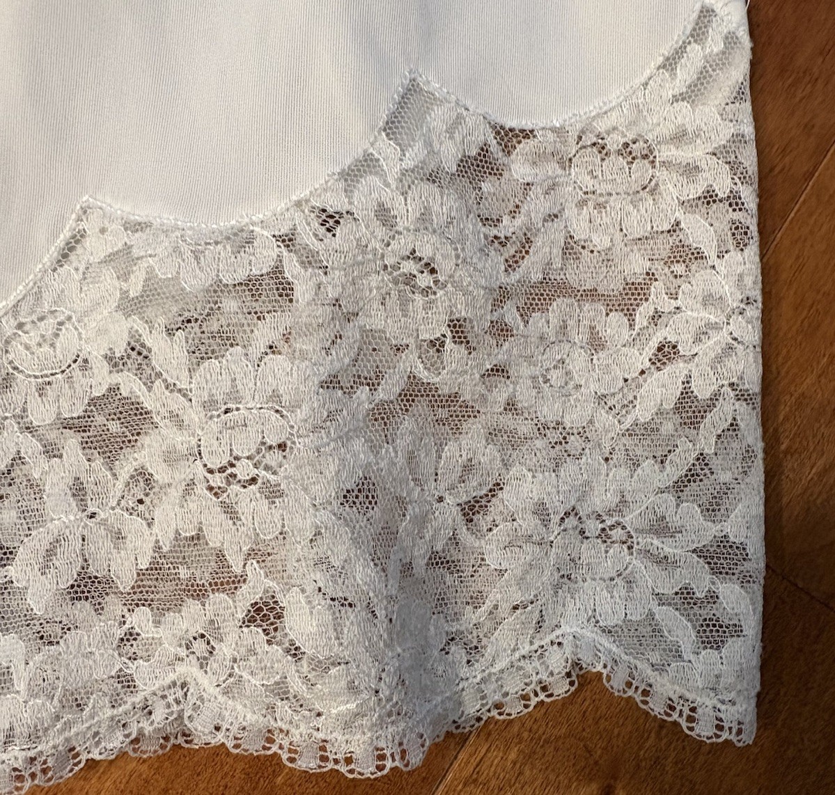 Vanity Fair~Vintage Scalloped Lace Trim Tricot Nylon Tricot Nylon~Size Small