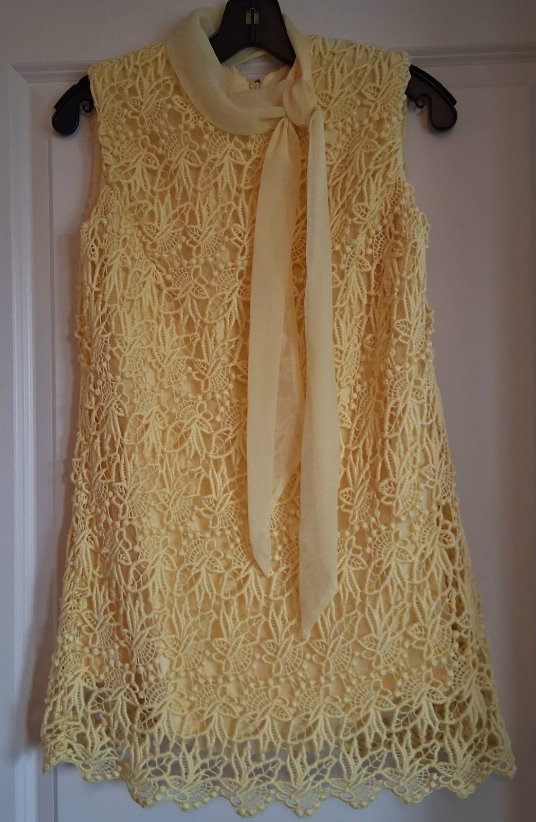 Vintage 60’s Jack Bryan Butter Yellow Floral Guipure Lace Overlay Shift XS (0-2)