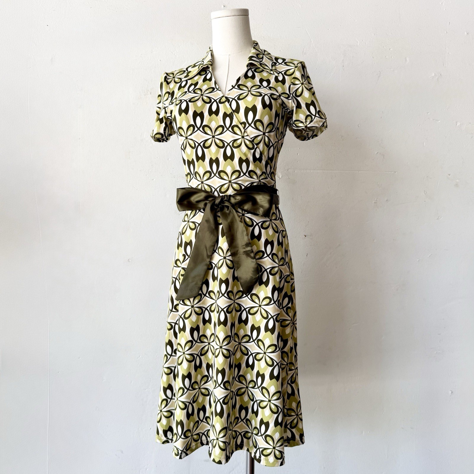 Y2K Does 1970’s Psychedelic Floral Print Shirt Dress • S