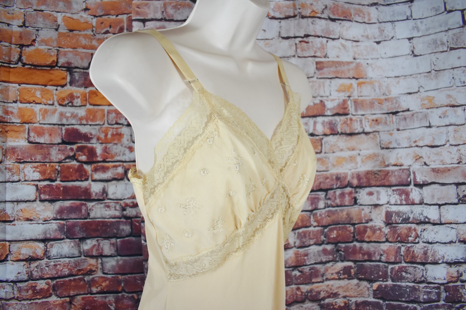 Tokay Size 34 Medium Pleated Chiffon Nylon Full Bra Slip