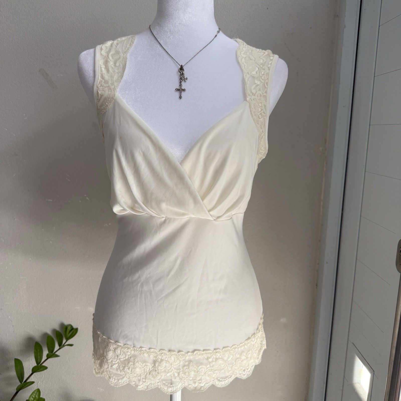 j.t.b. Vintage Ivory Lace Trim Camisole Women’s Regular Size L Elegant Top