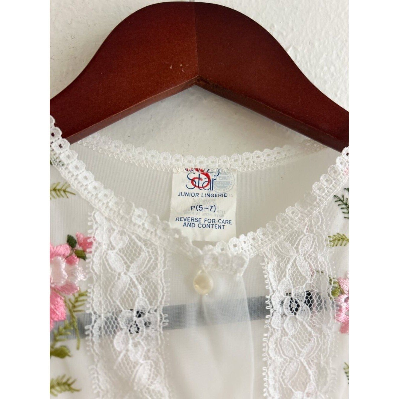 VINTAGE Suzy Star Floral Embroidered Peignoir