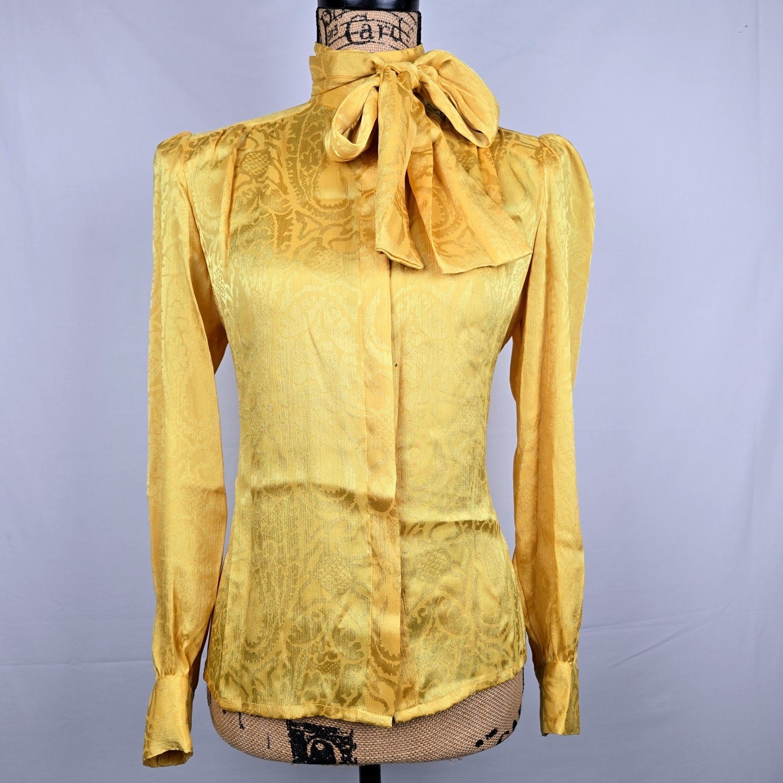 La Chine Classic Galinda Wang Vtg. Mustard Yellow Paisley Jacquard Bow Blouse 4