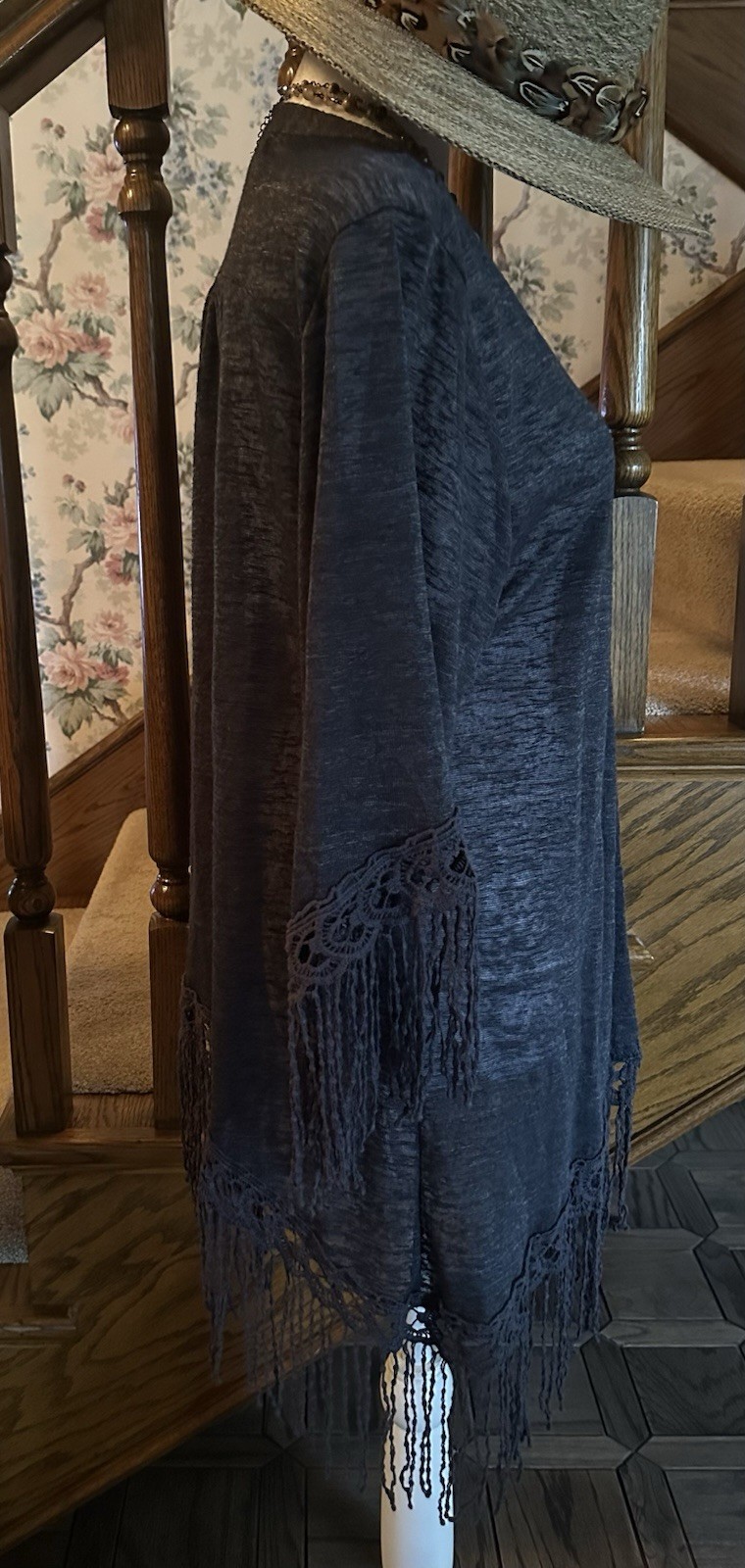 Vintage Eyeshadow Kimono; Dark Gray W/Lace & Fringe Sleeves & Hem; Size Medium