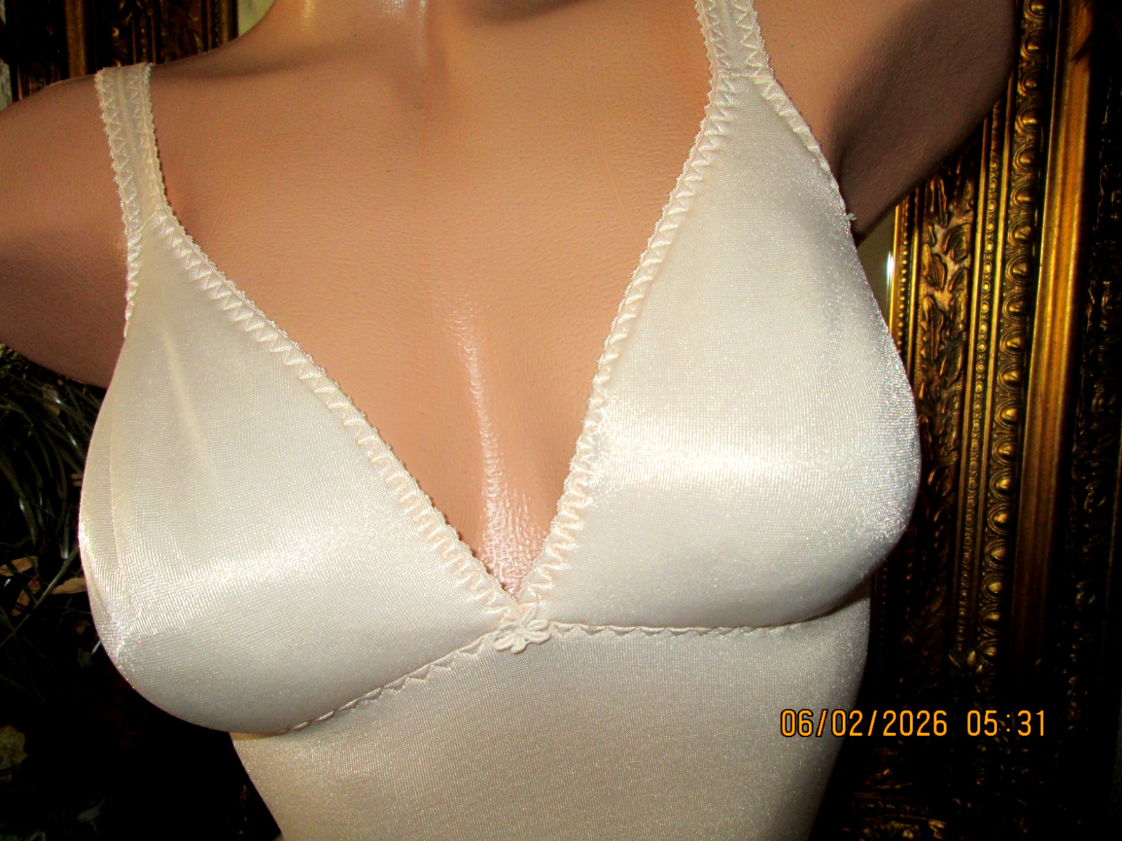 Vintage 70s Olga No Seam Bodysilk Slip Dress 36B Lingerie Blush Nude USA