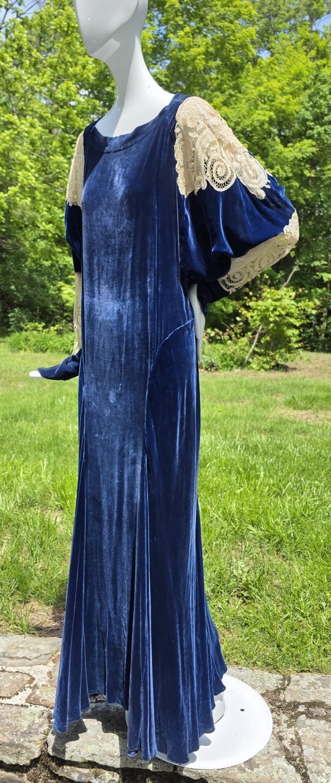 LATE 1920’S SAPPHIRE BLUE SILK VELVET DRESS W WHITE LACE INSERT PUFF SLEEVES