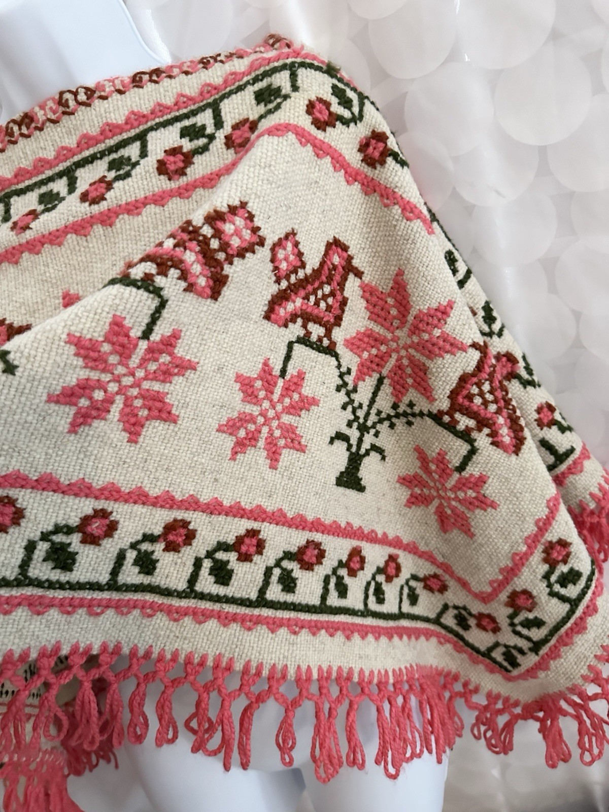 Vintage 70’s Wool Fair Isle Poncho Med Cape Boho Hippie Beige Pink BIRDS FRINGED