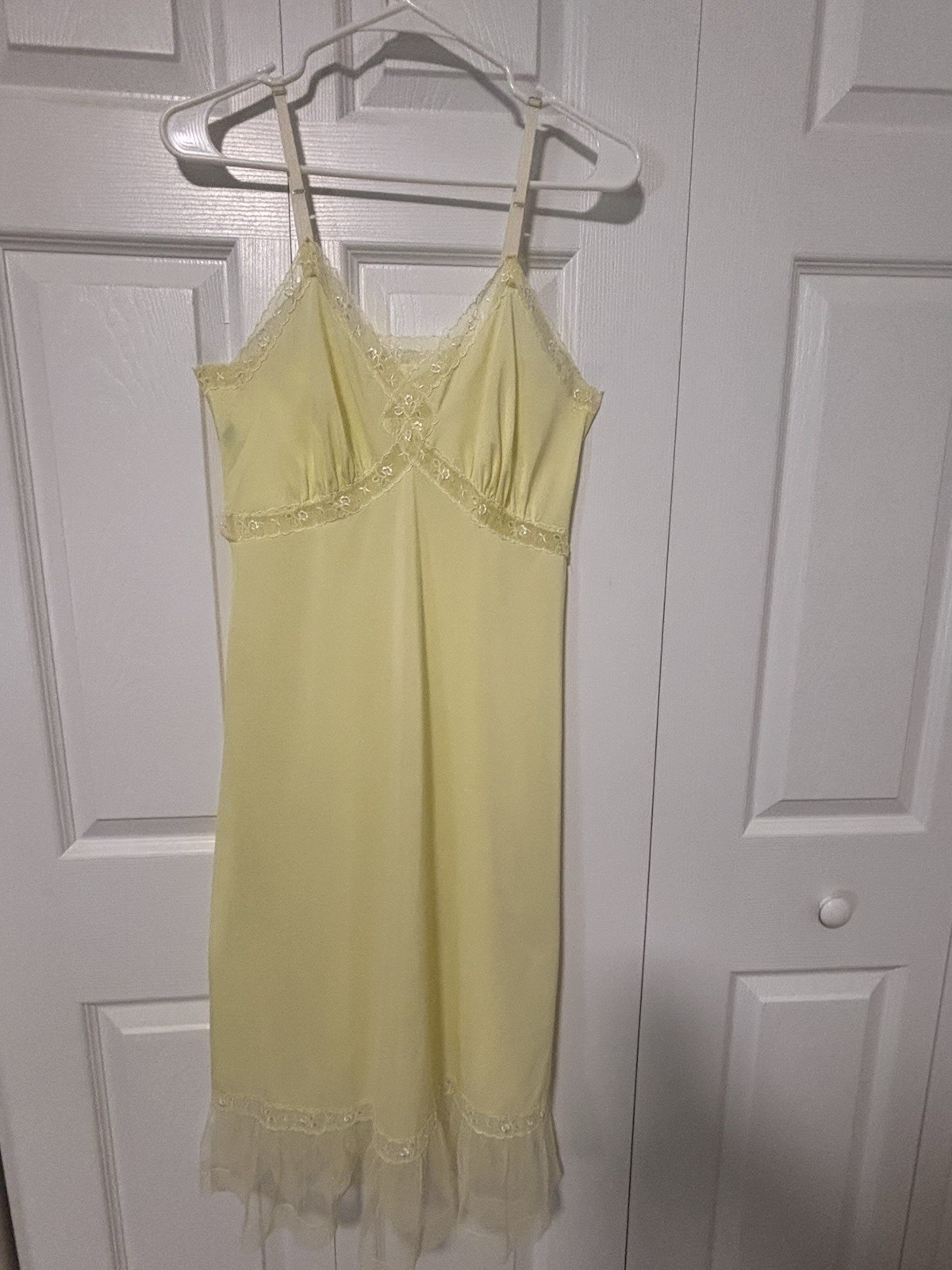 VTG Carters DuPont Nylon Pale Yellow Nightgown Dresss Slip Size 36