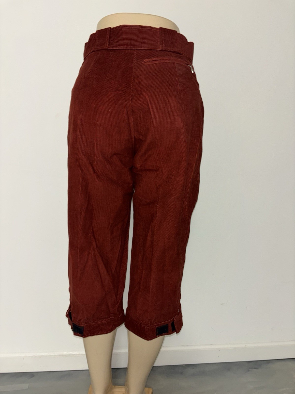 Sunbuster Vintage 1970s Rust Red Corduroy High-waisted Capri Pants by | Small