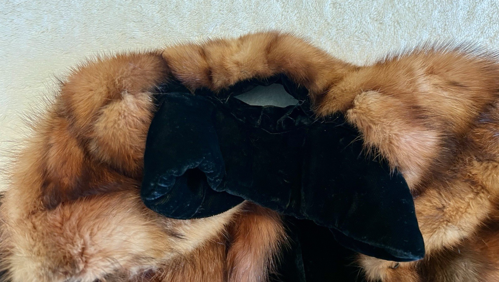 VICTORIAN Black velvet jacket with reddish~brown fox collar; very soft/cool!