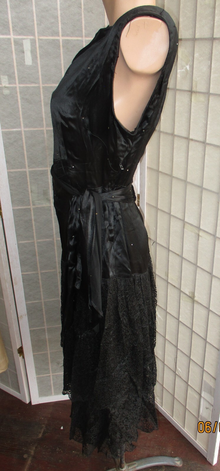 30s 40s Black Satin w/Rhinestones and Lace Slvless Dress sz40x36x42″