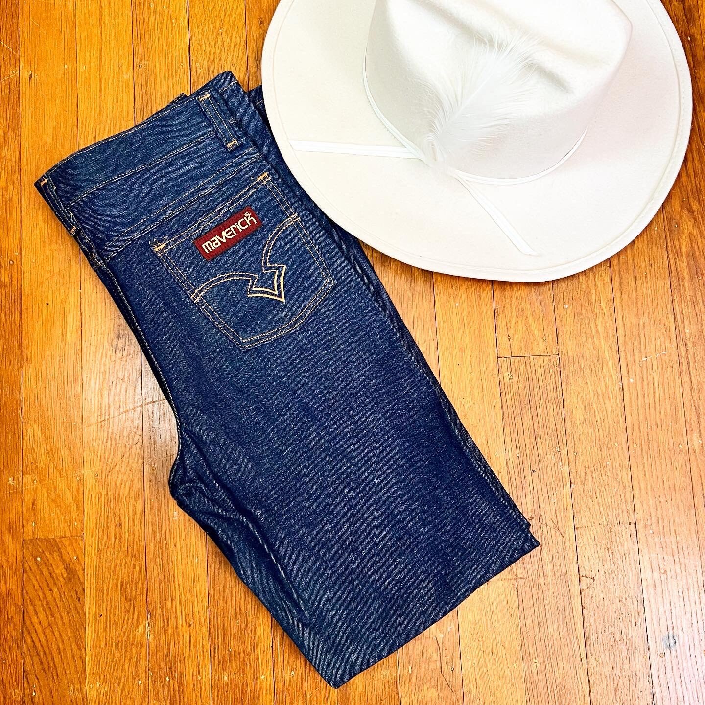 DEADSTOCK MAVERICK 1970’s 70s Vintage Dark Denim Orange Stitch Vintage Jeans 27w
