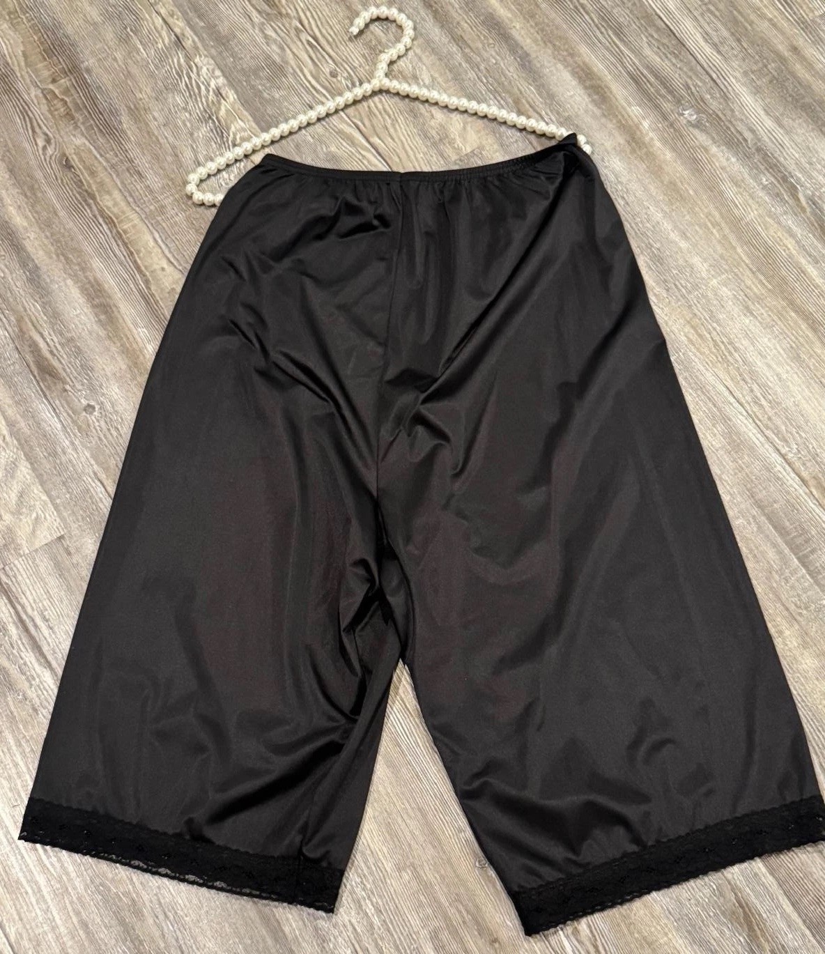 VTG 90’s Vanity Fair Black 100% Nylon Elastic Waist Laced Hem Patti Shorts L 28”