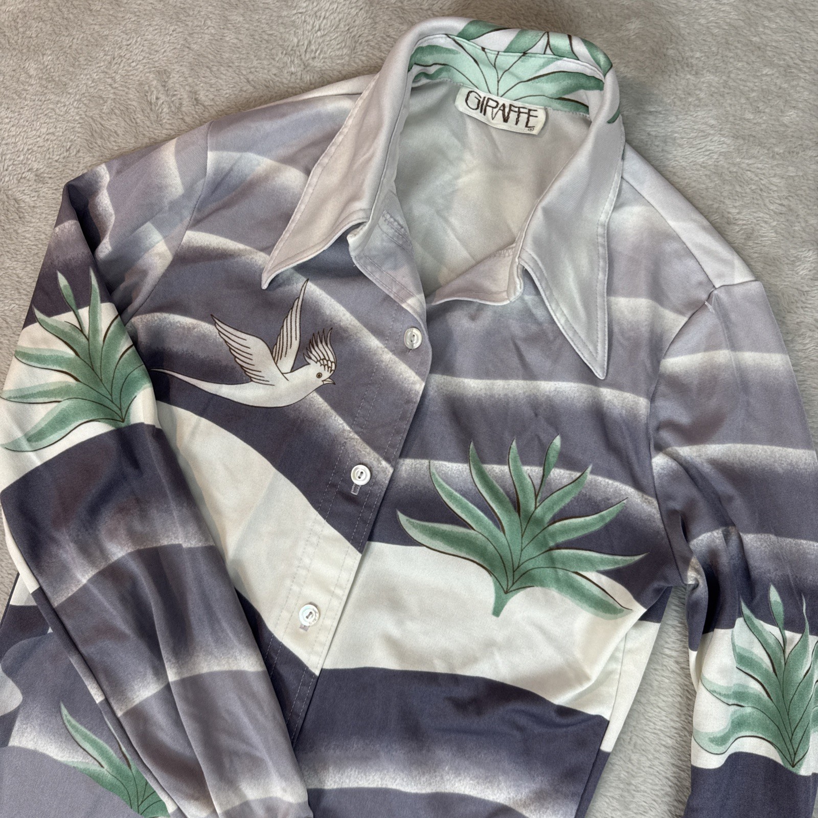 Vtg 1970’s Giraffe Novelty Blouse Nylon Disco Dove Wave Psychedelic Top Shirt S
