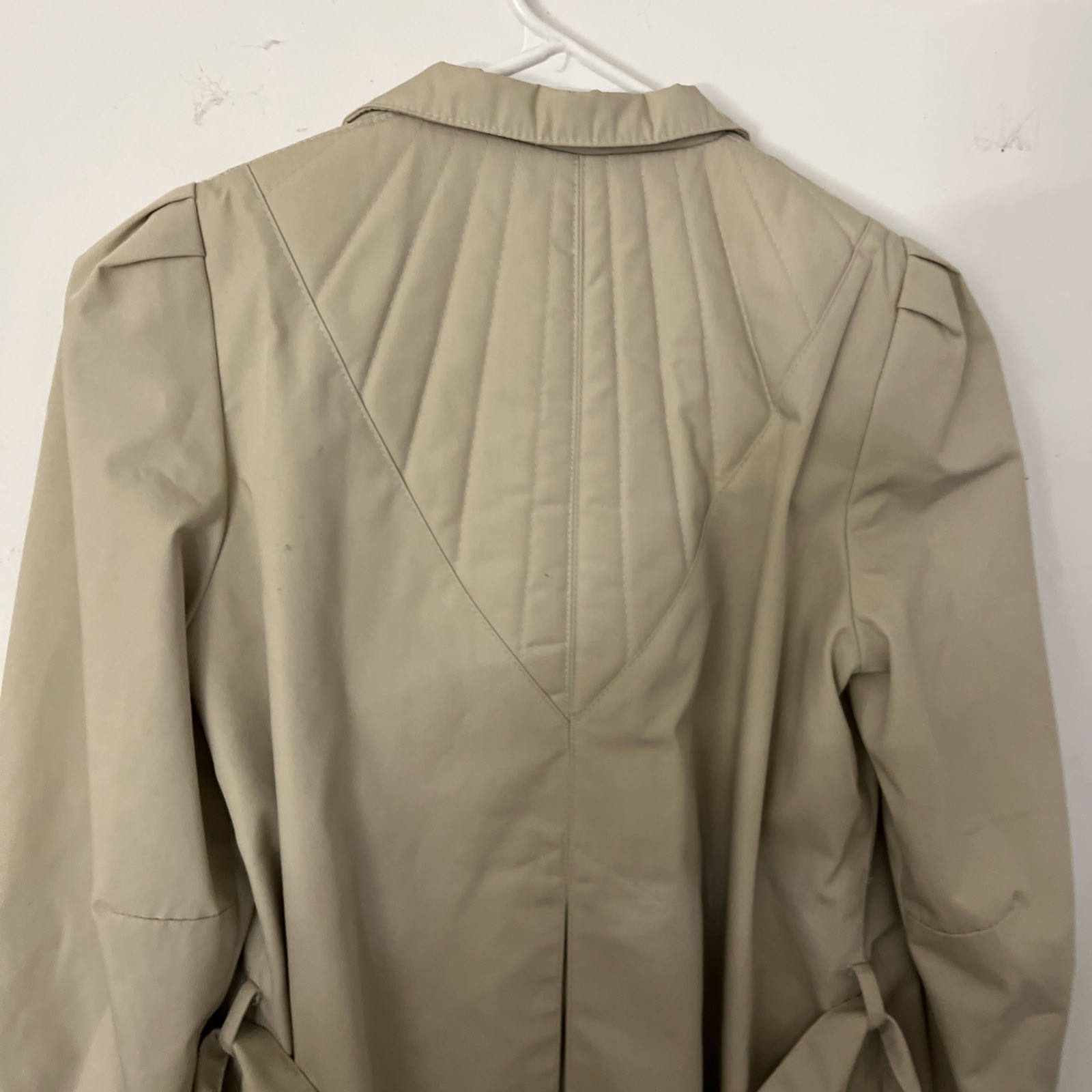 Vintage Woman’s Trench Coat belted Light weight. Very Nice Soft Fabric