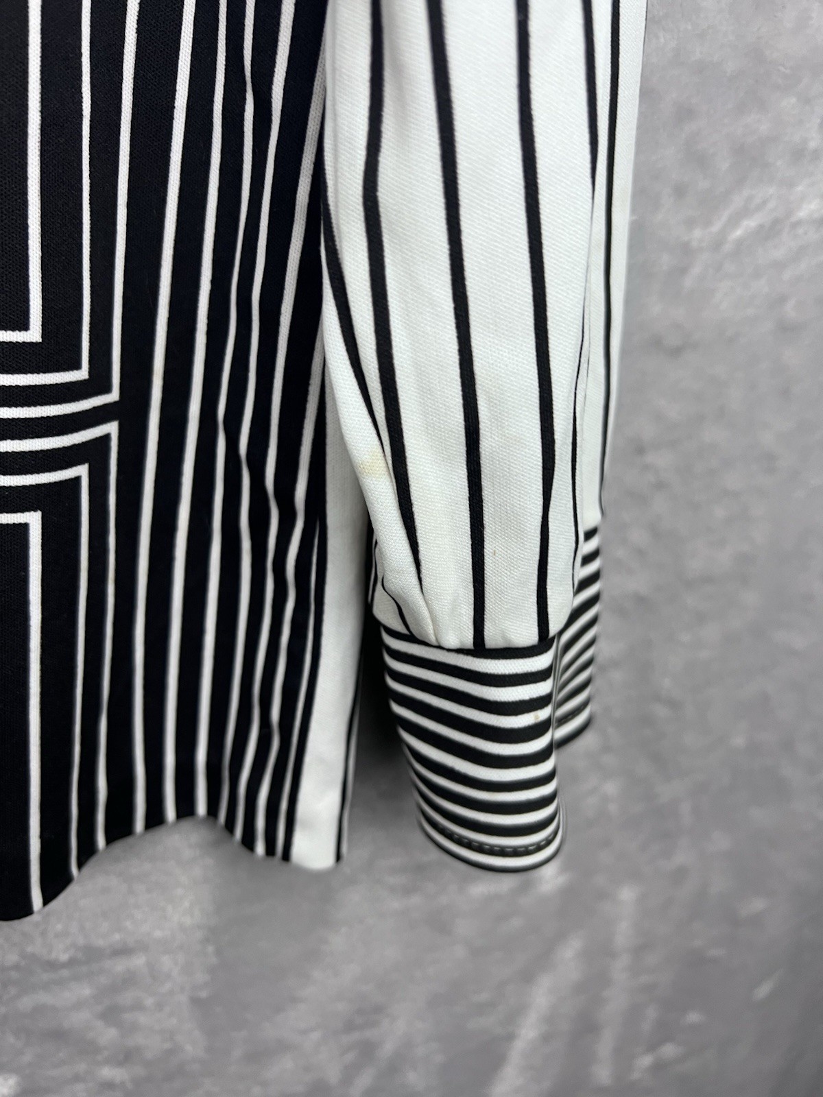 VTG 70’s Wilroy Traveler NY Women’s Button Up Blouse M/L Geometric Mod Maze