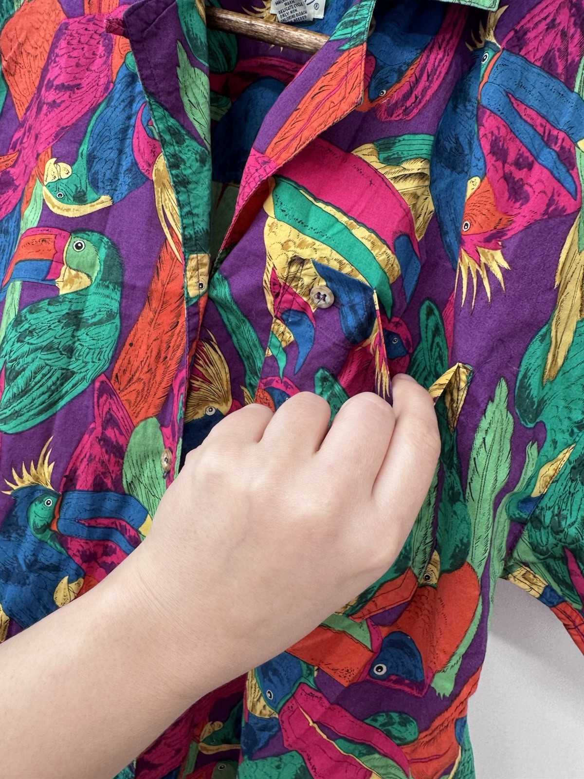 Vtg tropical bird pattern shirt abstract colorful JG Hook size 4 button up artsy