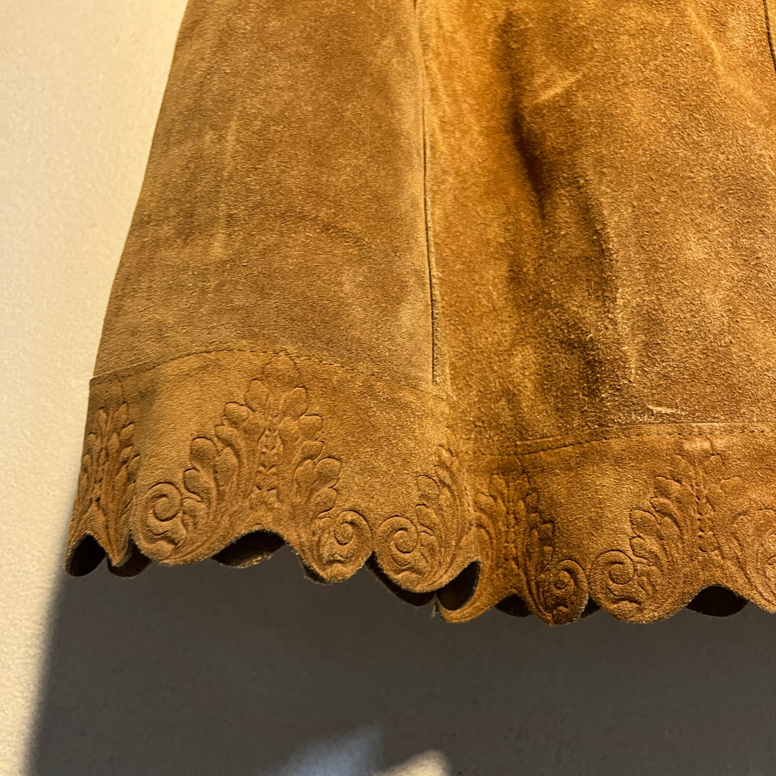 Vintage Western A-Line Cowgirl Festival Tan Suede Skirt Embossed Hem 28″ waist