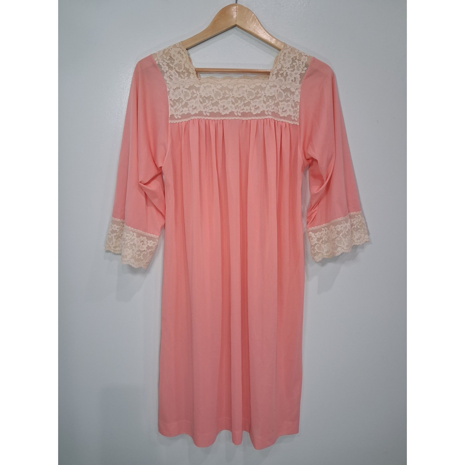 Vintage Coral Pink Lace Trim Nightgown 3/4 Sleeve Square Neck Knee Length Gown