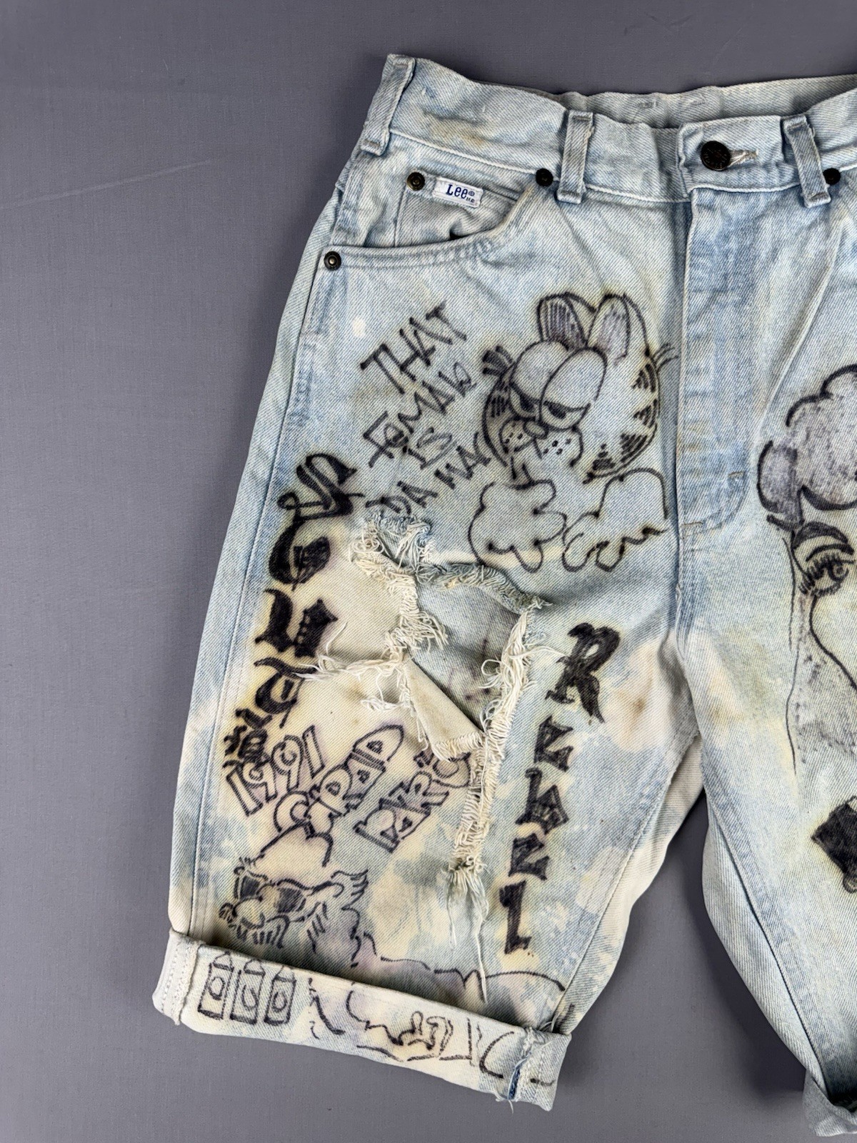 90’s VINTAGE Lee Riders Senior Denim Shorts Size 9 Women Hand Drawn RARE
