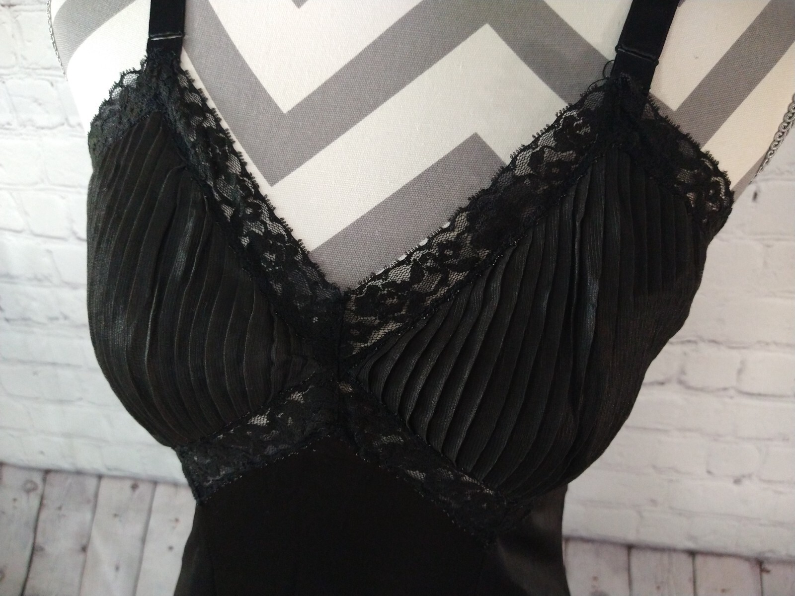 EUC women’s VINTAGE HONEY TRIQUE GILEAD black full slip dress – SIZE 36