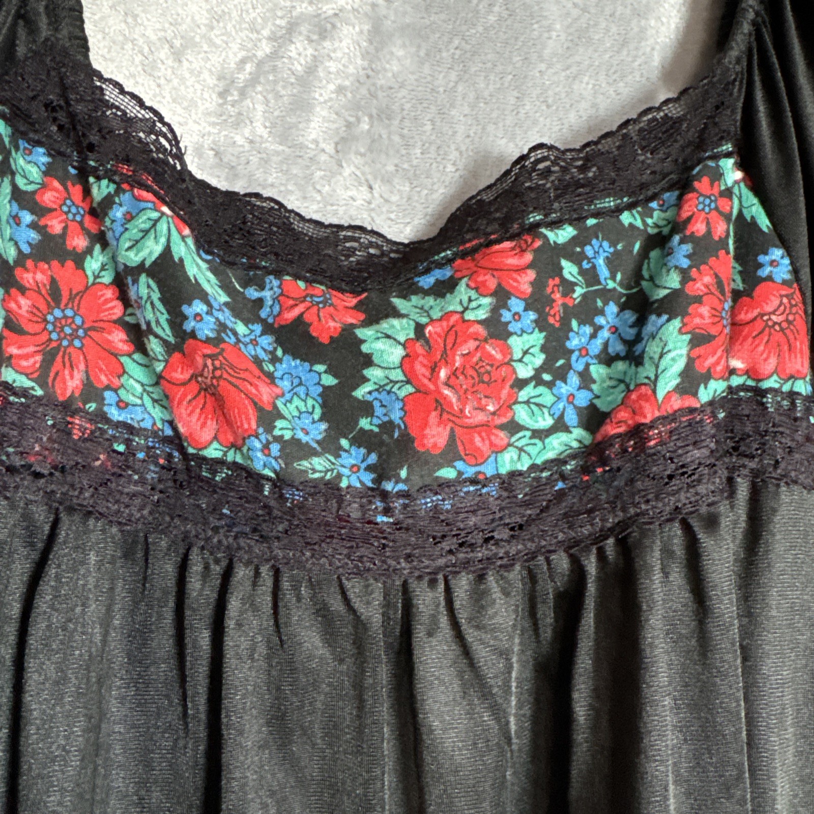 VTG Black Red Rose BUTTER SOFT Nylon Peignoir Robe for nightgown w Lace Sexy L